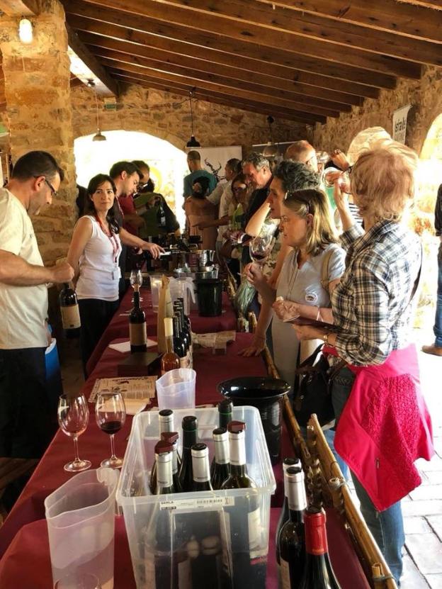 Imagen de una de las últimas ediciones del certamen de vinos que se celebra en Jesús Pobre. 