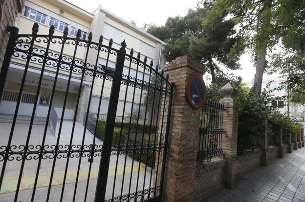 La entrada principal del Ceip Villar Palasí. 