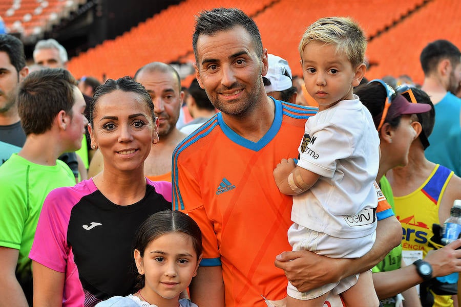 Fotos: Búscate en la Volta a Peu Fundación Valencia CF