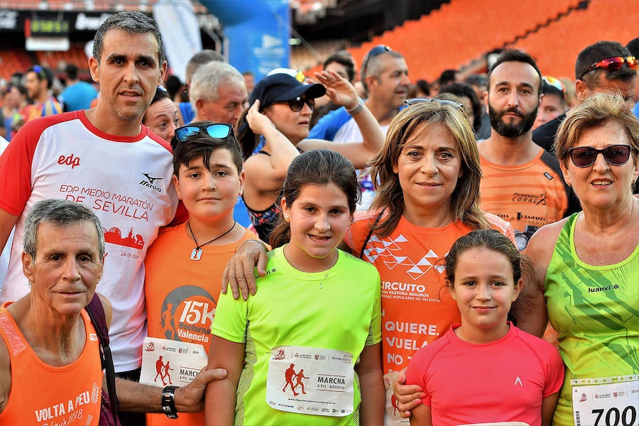 Fotos: Búscate en la Volta a Peu Fundación Valencia CF