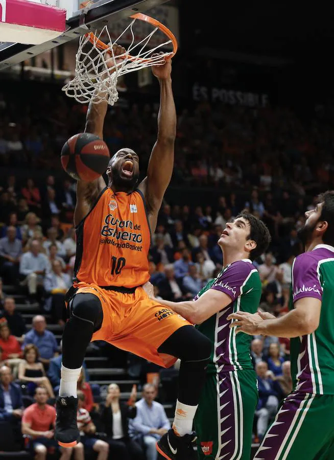 Estas son las fotos que deja el tercer partido de cuartos de final de playoff de Liga Endesa en la Fonteta