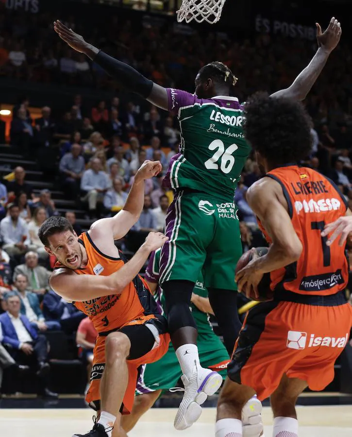 Estas son las fotos que deja el tercer partido de cuartos de final de playoff de Liga Endesa en la Fonteta