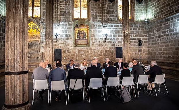 El jurado, deliberando. 