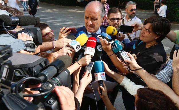 Francisco Camps, a su llegada esta mañana a la Ciudad de la Justicia de Valencia. 