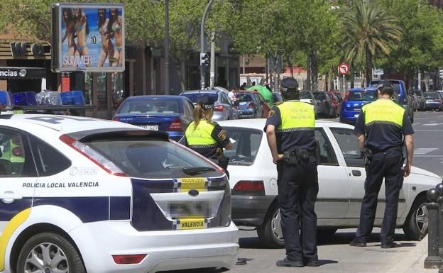 Un control de la Policía Local de Valencia. 