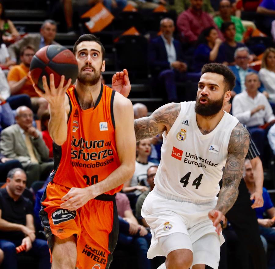 Estas son las fotos que deja el tercer partido de la semifinal de los playoff de Liga Endesa en la Fonteta (78-85)