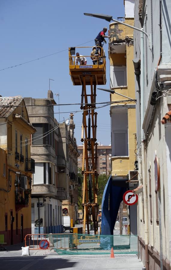 El barrio del Cabanyal continúa, tras la disolución de la plataforma Salvem el Cabanyal, con urgencias sociales, problemas de okupación y quejas de los comerciantes por las obras.