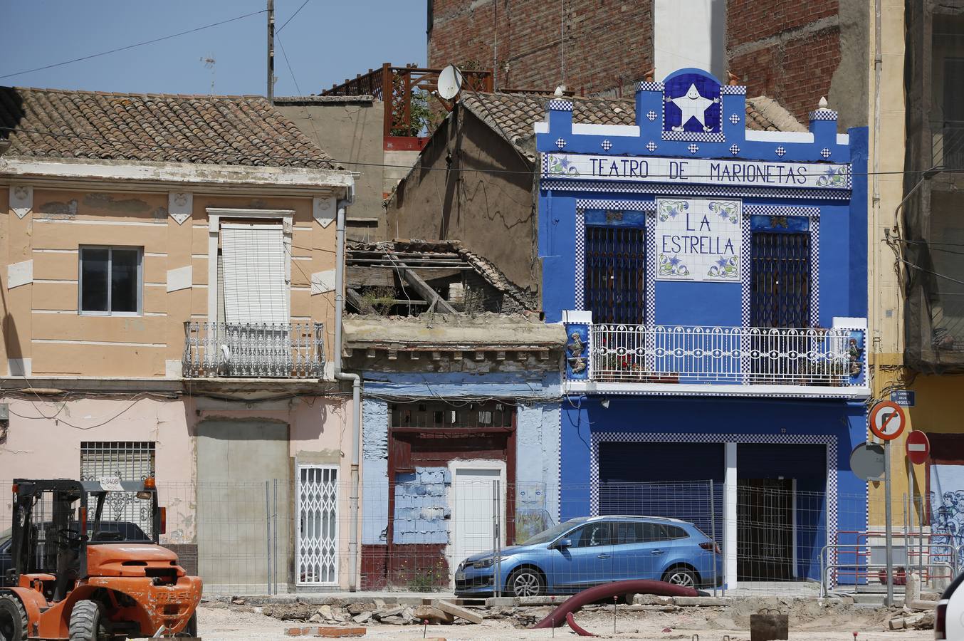 El barrio del Cabanyal continúa, tras la disolución de la plataforma Salvem el Cabanyal, con urgencias sociales, problemas de okupación y quejas de los comerciantes por las obras.