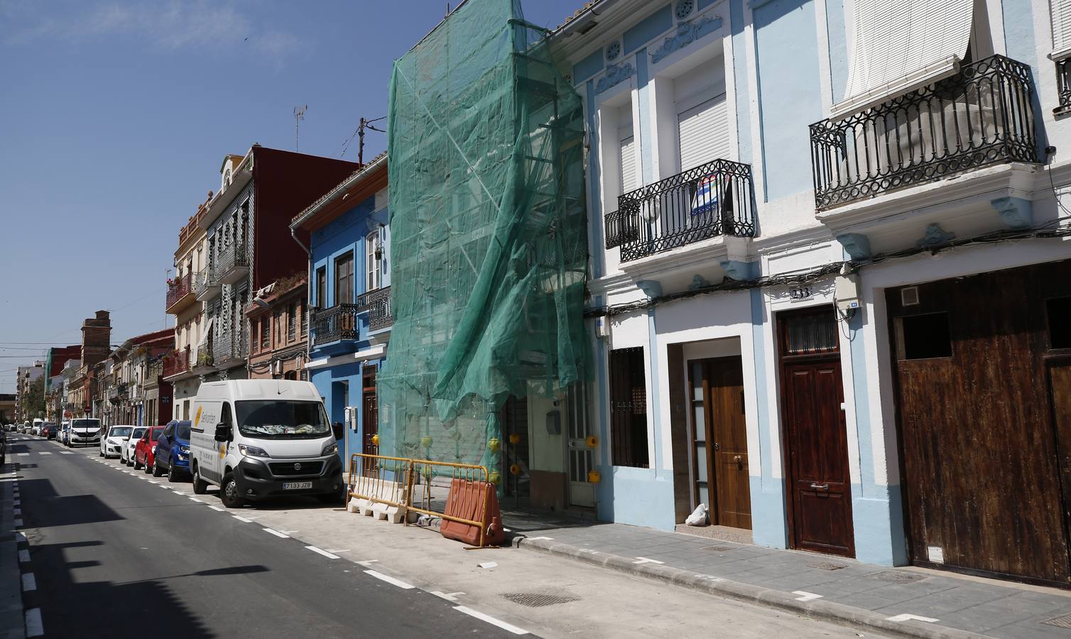 El barrio del Cabanyal continúa, tras la disolución de la plataforma Salvem el Cabanyal, con urgencias sociales, problemas de okupación y quejas de los comerciantes por las obras.