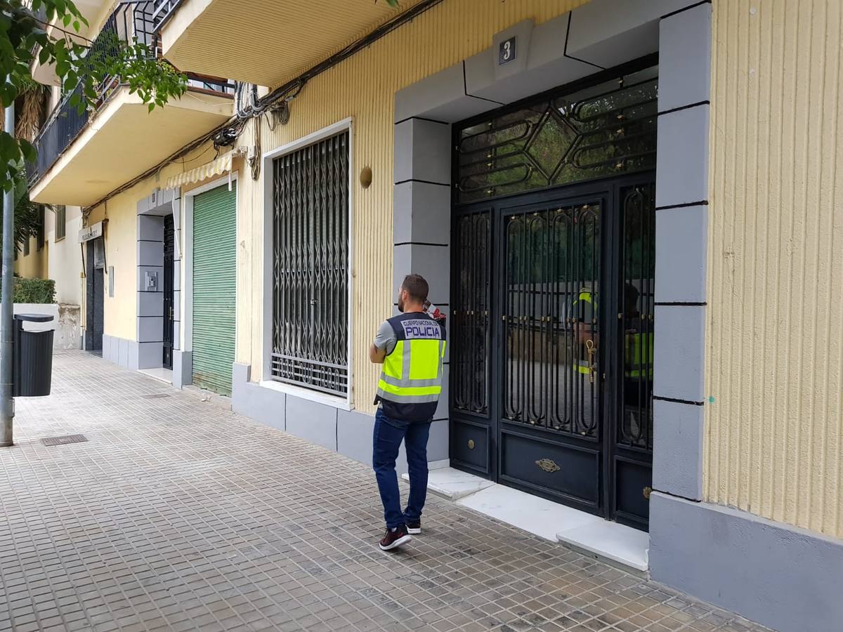 Una mujer embarazada de 6 meses ha sido encontrada degollada en su casa este martes en Xàtiva. 