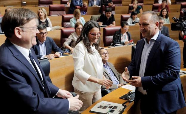 Ximo Puig, Mónica Oltra y Rubén Martínez Dalmau en la sesión de Les Corts. 