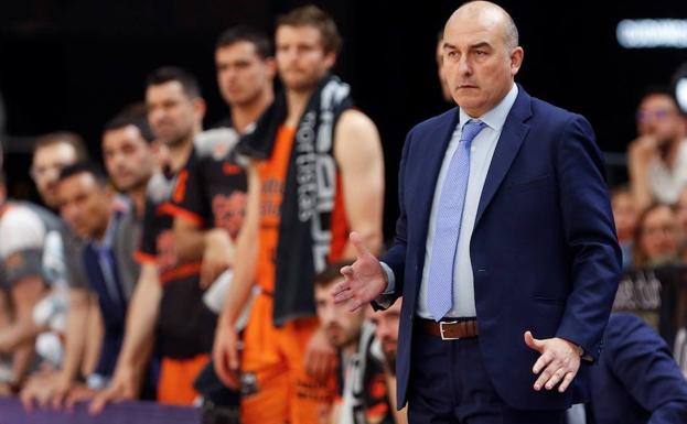 El entrenador del Valencia Basket, Jaume Ponsarnau, durante un partido.