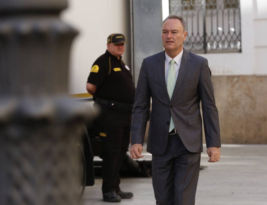 Fotos: Primera sesión de investidura en Les Corts de la X Legislatura