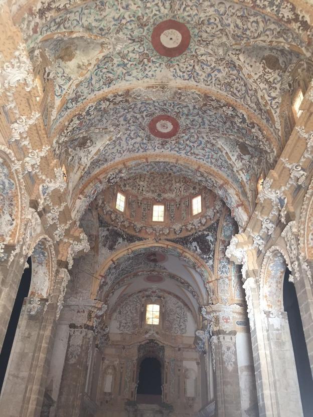 El techo de la iglesia del Monestir de Simat sin los florones. 