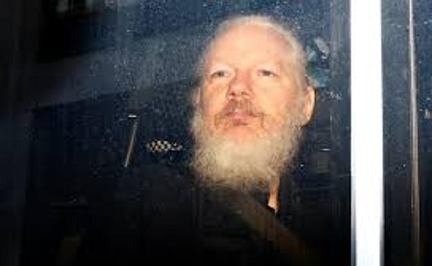 Julian Assange. 