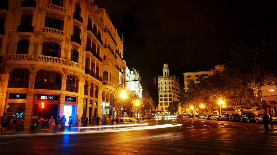 El medio señala la ausencia de agobio al 'callejear' por Valencia, una ciudad que define como «maravillosamente libre de masas de turistas».