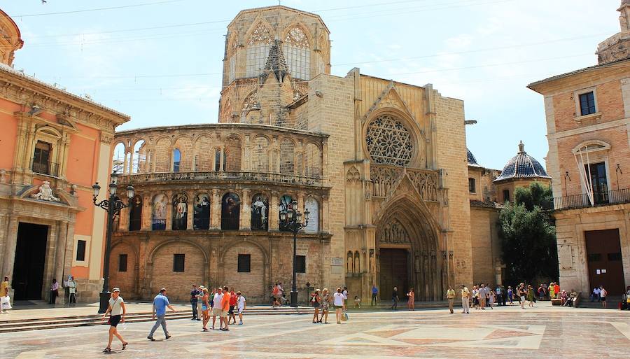 1. La mezcla entre los estilos gótico, románico, renacentista y barroco es el punto al que se acoge The New York Times para elevar la Catedral de Valencia como unión de todas las arquitecturas.