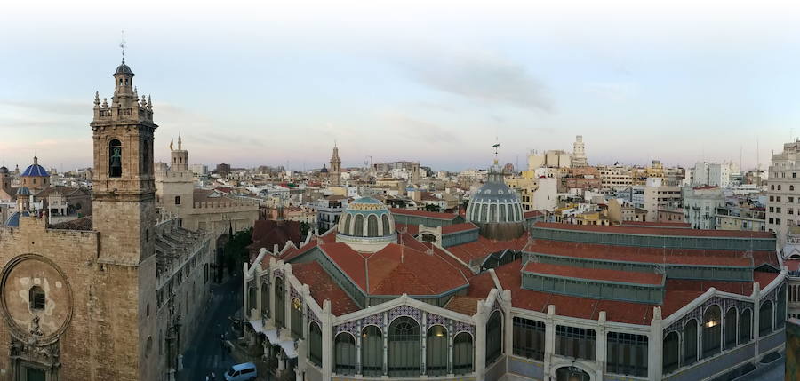 El Mercado Central, punto de encuentro de locales y turistas con la gastronomía valenciana y los productos autóctonos. 