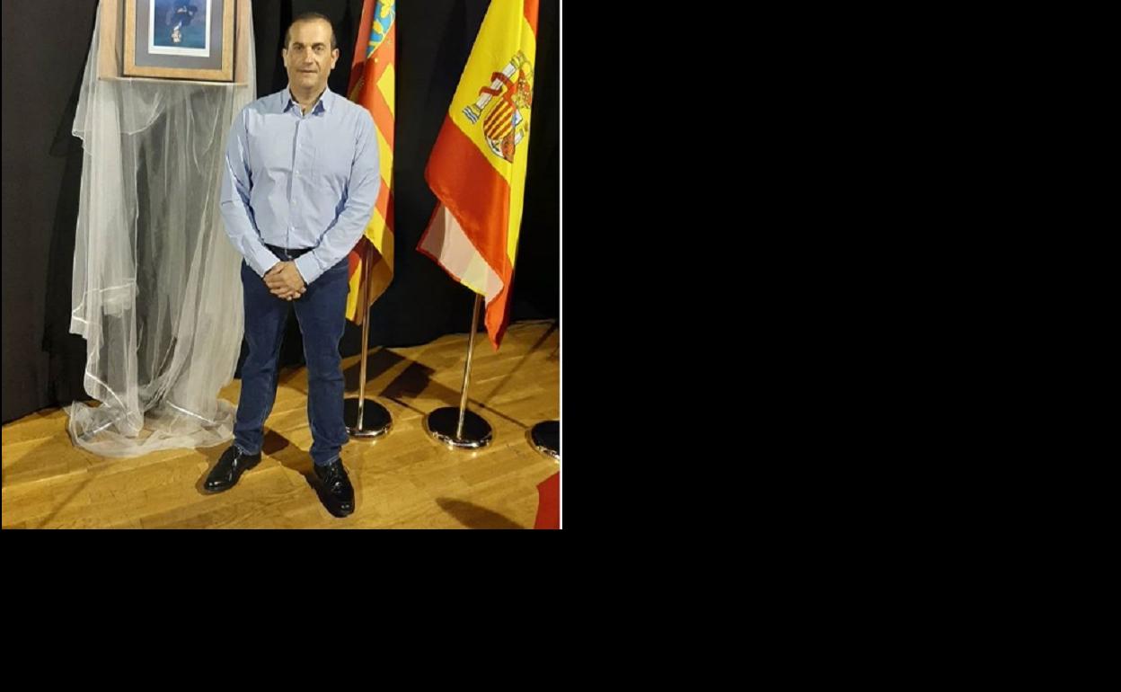 Imagen que el concejal David Ramón ha compartido a través de redes sociales con la imagen del Rey Felipe VI boca abajo.