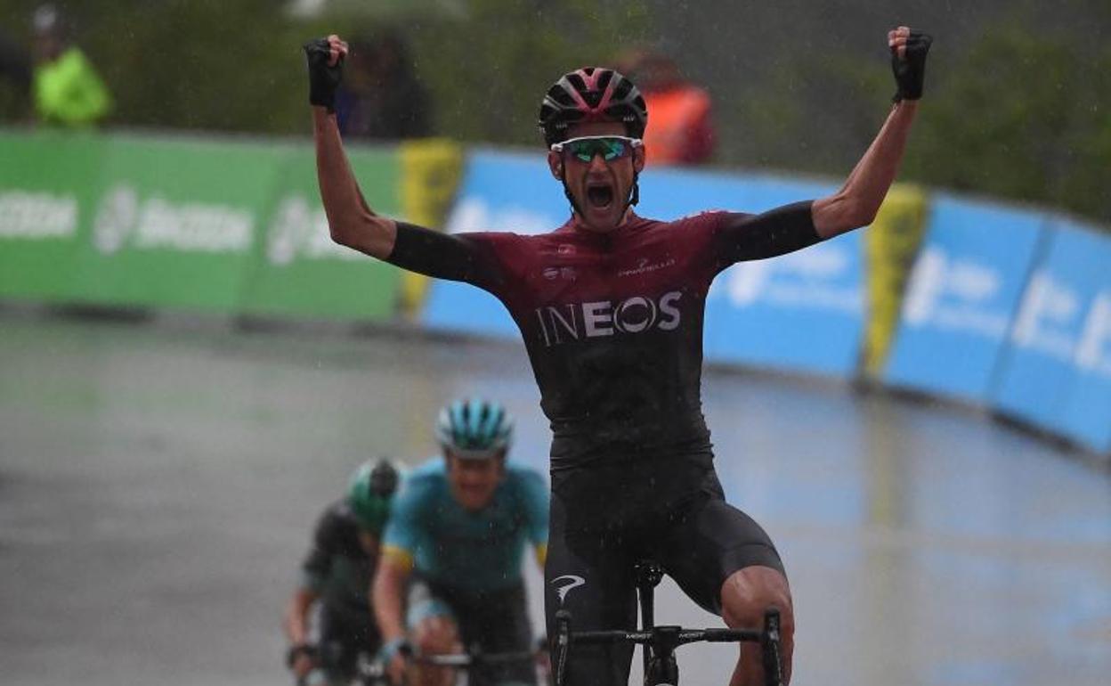 Wout Poels celerba la victoria en la sétpima etapa del Critérium de Dauphinè.