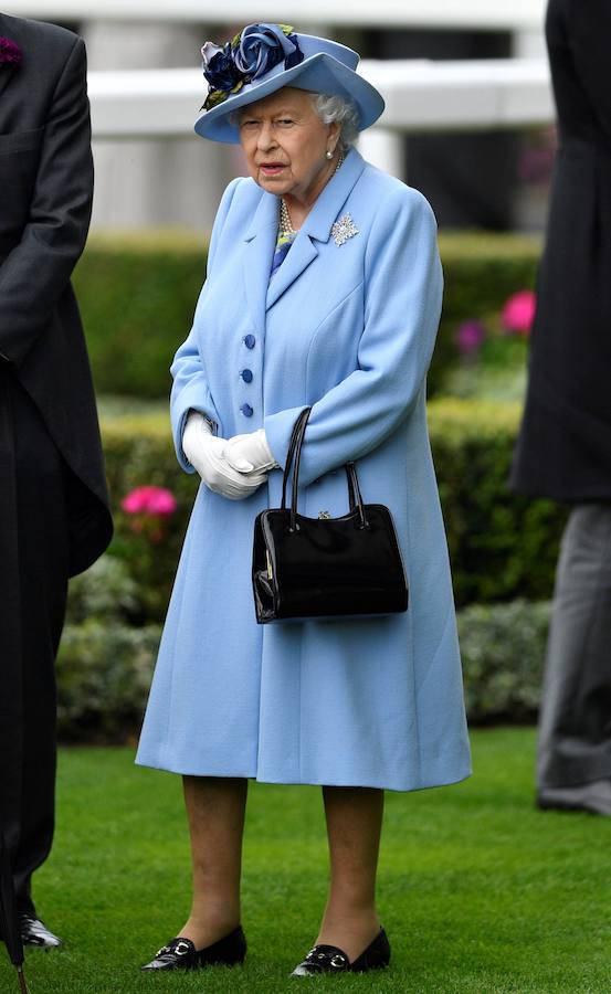 Un año más, el condado de Berkshire acoge las tradicionales carreras de caballos de purasangre Royal Ascot. A la cita (del 18 al 22 de junio) acude la Familia Real Británica y un sinfín de invitados ataviados con los sombreros, pamelas y tocados más estravagantes.