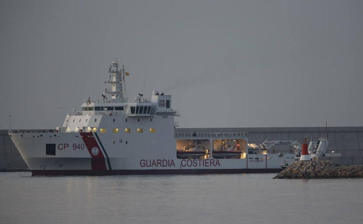 Llegada de los refugiados del buque Aquarius al puerto de Valencia.