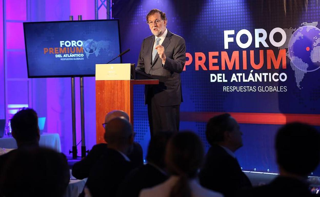 El expresidente del Gobierno de España Mariano Rajoy intervino este jueves en un foro organizado por la Fundación Diario de Avisos.