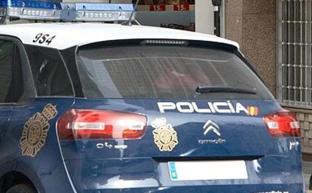 Un paciente se atrinchera con unas tijeras en un centro médico de Torrent