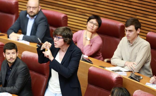 Lima interviene en un pleno de Les Corts.