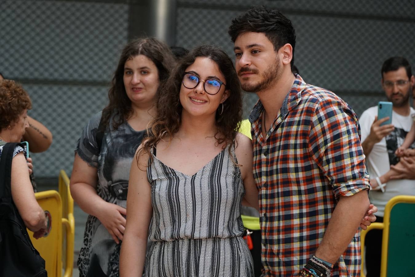 El cantante Cepeda, que se dio a conocer en 'Operación Triunfo' y 'La Voz' ha firmado discos y se ha fotografiado con cientos de seguidores en el Centro Comercial Gran Turia de Xirivella (Valencia).