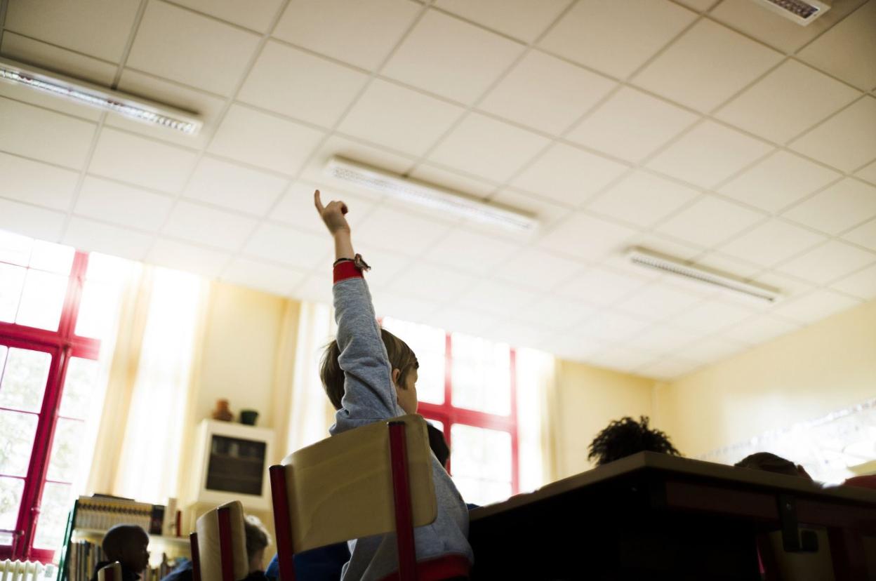 Alumno de Primaria, durante el primer día de clase. 