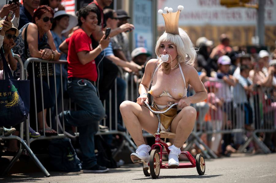 Fotos: Así es el loco desfile de sirenas de Coney Island