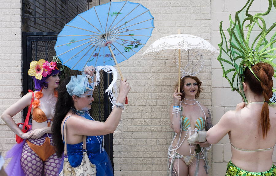 Fotos: Así es el loco desfile de sirenas de Coney Island