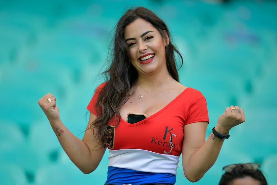 A casi diez años de convertirse en un icono sensual del fútbol, la modelo paraguaya Larissa Riquelme mantiene intacta su popularidad como lo ha vuelto a demostrar en la Copa América, donde ha reaparecido causando casi la misma repercusión que en el Mundial de 2010.