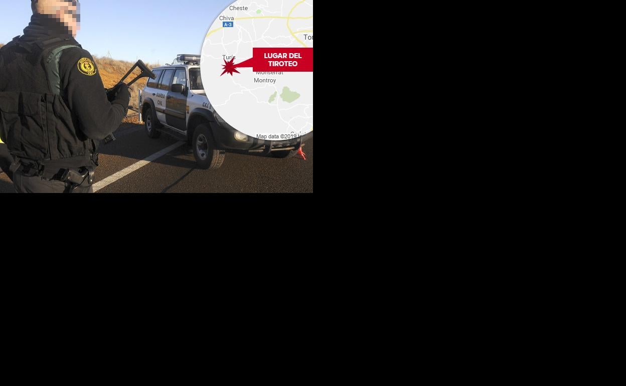 Un agente del GRS en una imagen de archivo y el lugar de la redada antidroga.