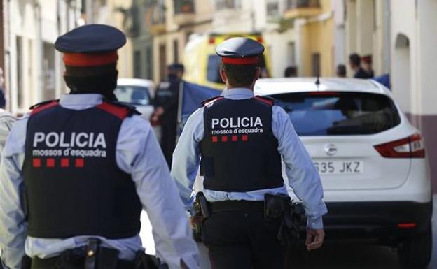 Una patrulla de los Mossos en Barcelona. 