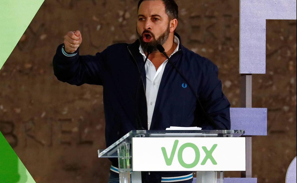 Vox admite que su «community manager de verano debe vigilar el lenguaje» tras los insultos a Rivera