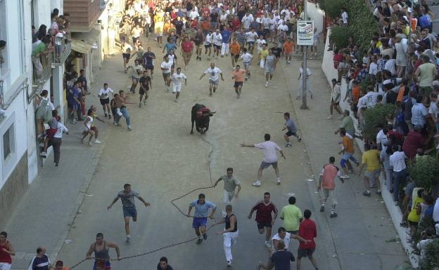 Una salida de una carrera de El Torico de la Cuerda de Chiva. 