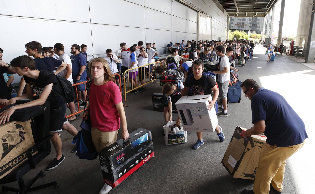 Cola de entrada en la DreamHack 2019 de Valencia. 