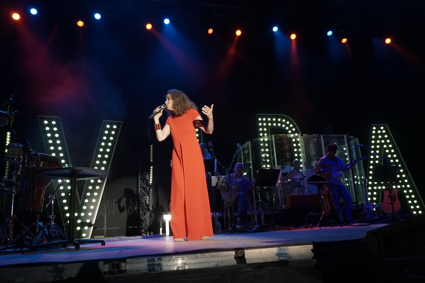 Fotos: Ana Belén encandila Valencia en la Feria de Julio