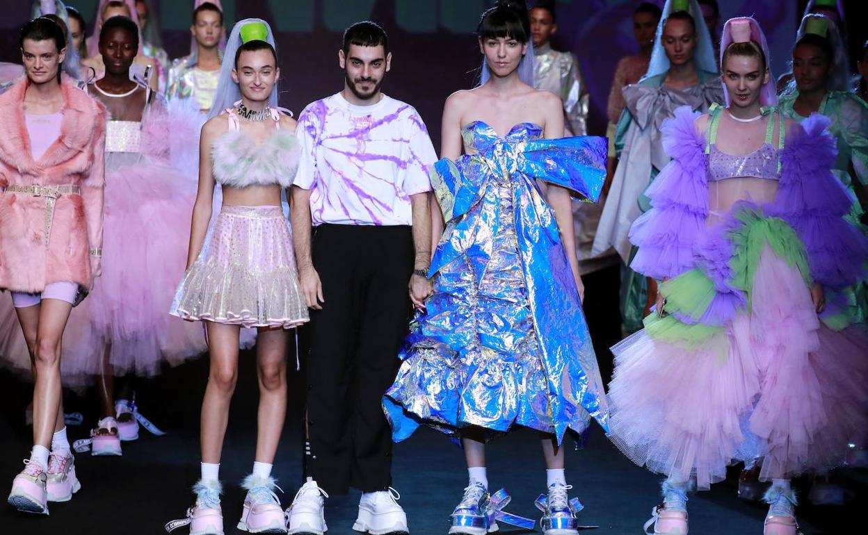 Domingo Rodríguez, al término del desfile de la colección primavera-verano 2020 de su firma Dominnico, durante la Mercedes-Benz Fashion Week Madrid. 