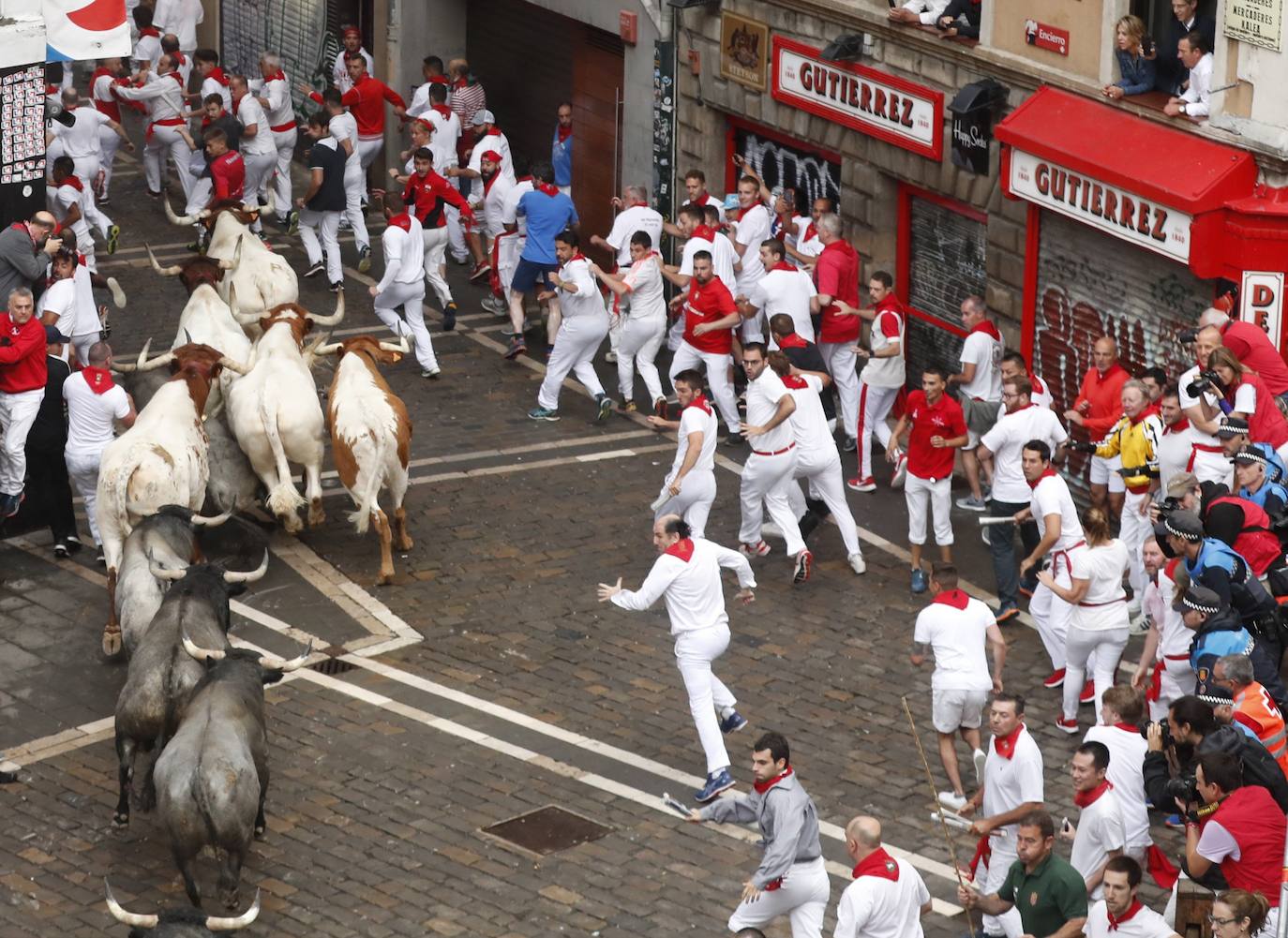 Los toros de José Escolar han recorrido las calles de Pamplona en dos minutos y 13 segundos. Es el encierro más rápido de este año.