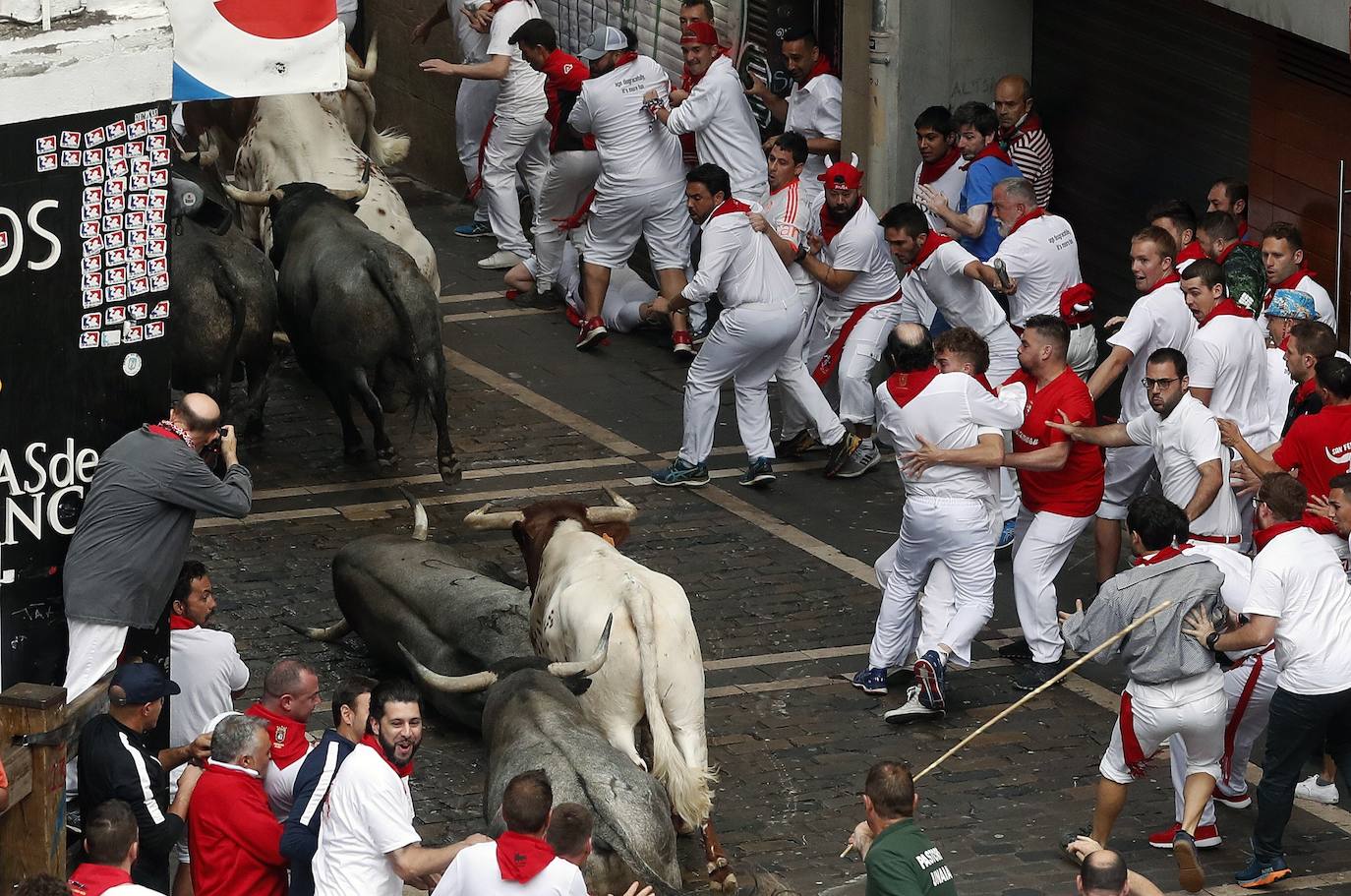 Los toros de José Escolar han recorrido las calles de Pamplona en dos minutos y 13 segundos. Es el encierro más rápido de este año.