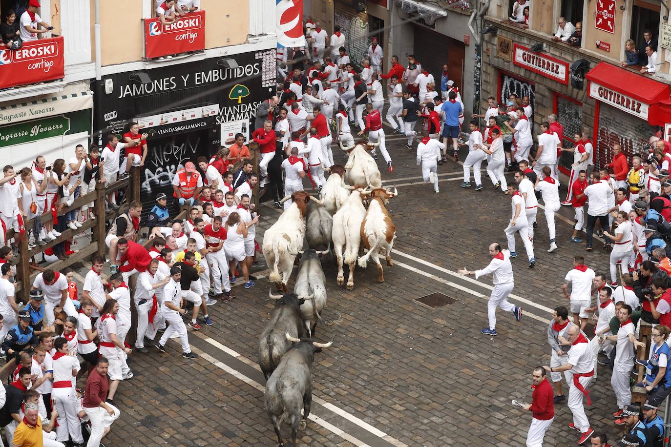 Los toros de José Escolar han recorrido las calles de Pamplona en dos minutos y 13 segundos. Es el encierro más rápido de este año.