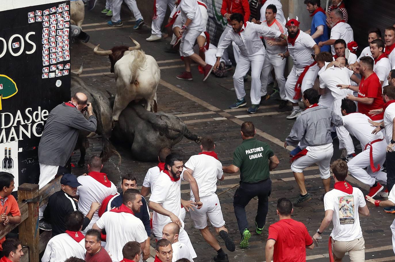 Los toros de José Escolar han recorrido las calles de Pamplona en dos minutos y 13 segundos. Es el encierro más rápido de este año.