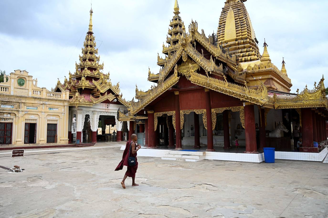 Templos de Bagan. El momumental complejo de los templos de Bagan, en Birmania, es uno de los nueve sitios culturales que la Unesco ha incluido en su lista del Patrimonio Mundial. El sitio sacro de Bagan posee numerosos templos, monasterios y lugares de peregrinación, así como vestigios arqueológicos, frescos y esculturas. El lugar constituye un testimonio de la civilización que floreció entre los siglos XI y XIII en la región. 