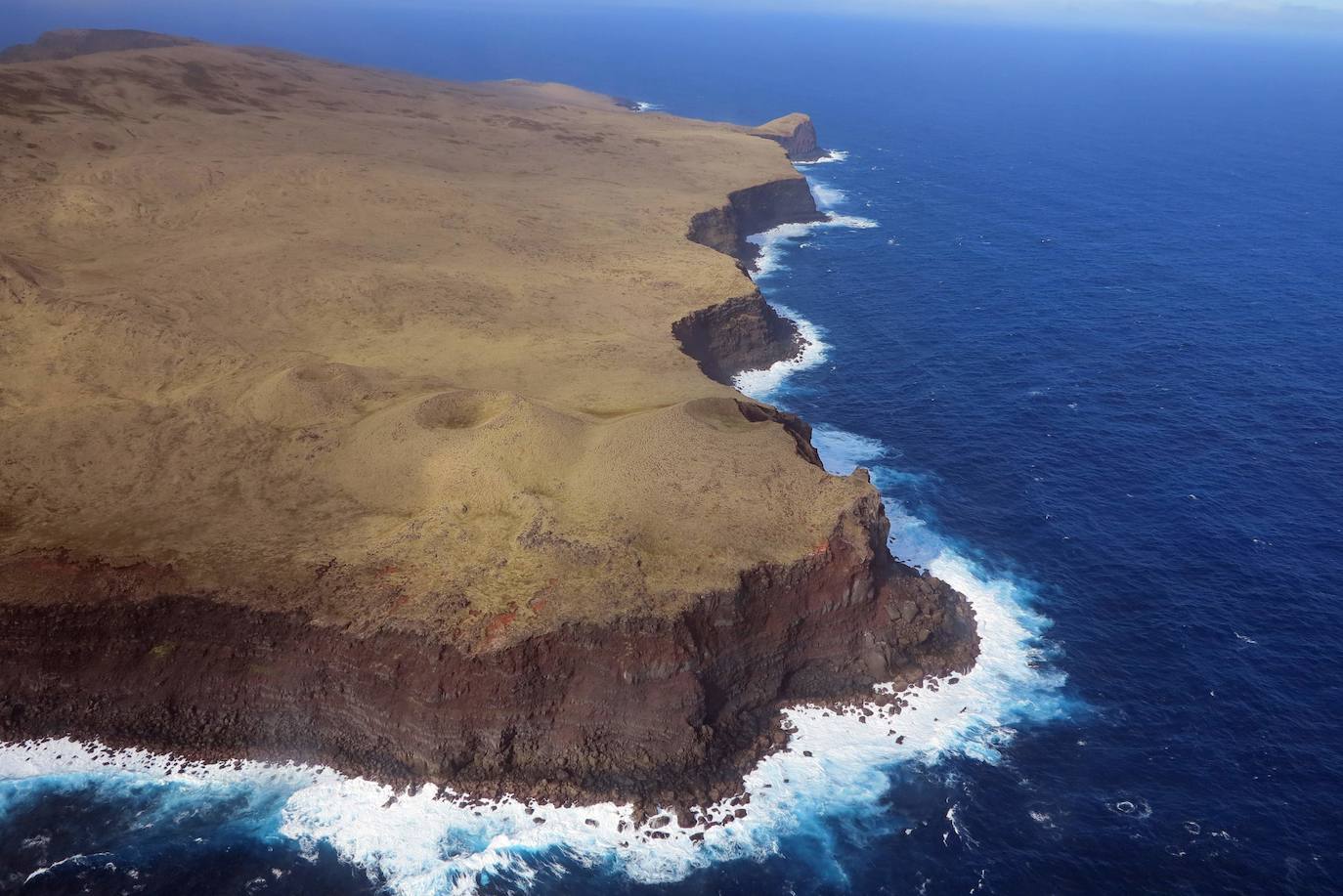 Tierras y mares australes franceses. Situados en el oceáno Austral que rodea la Antártida, este sitio que ya forma parte de la lista de Patrimonio Mundial de la Unesco incluye el archipiélago de Crozet, las islas Kerguelen, las islas de Saint-Paul y Nueva Amsterdam y sesenta islotes. Constituyen una de las mayores áreas marinas protegidas del mundo y tiene una superficie de casi 673.000 km2. Son un remanso de paz para una gran cantidad de mamíferos marinos y aves, entre los que destaca el pingüino rey. 