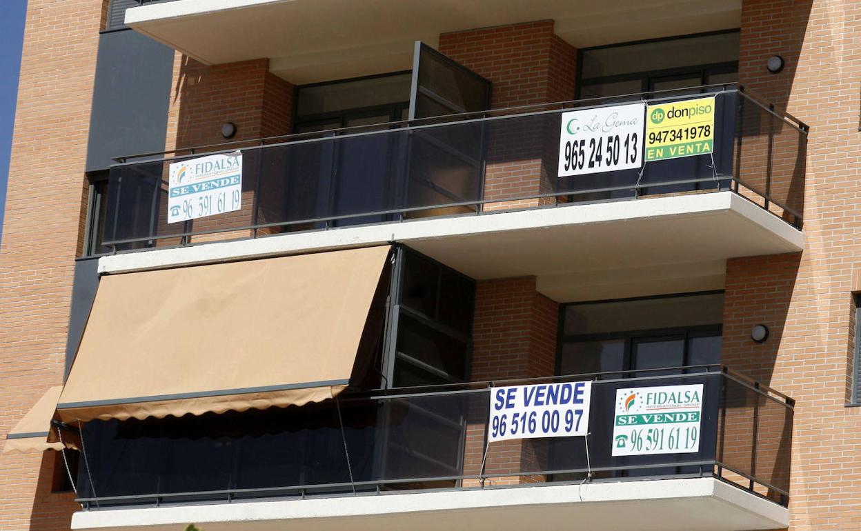 Las viviendas puestas a la venta van desde pisos a chalets. 