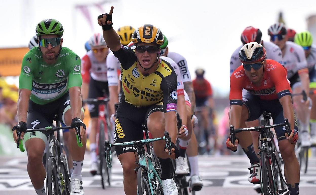 Dylan Groenewegen celebra la victoria. 