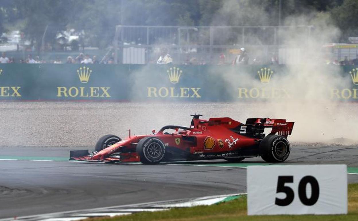 El monoplaza de Sebastian Vettel, tras el incidente con Max Verstappen en Silverstone. 